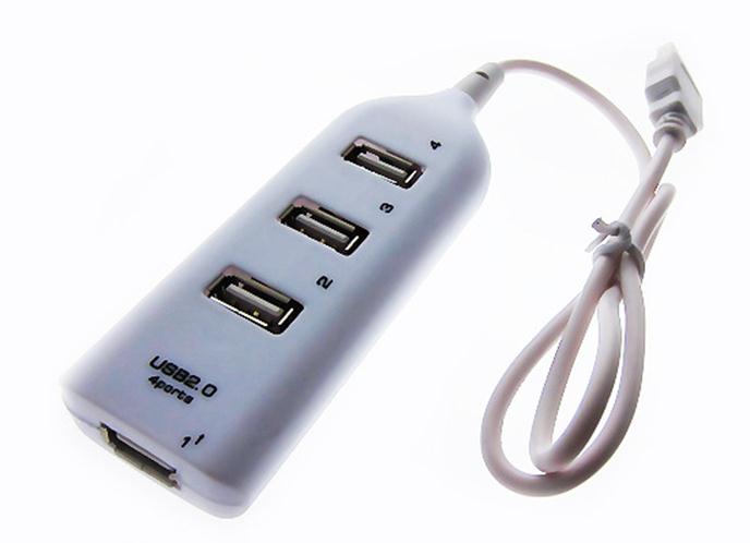 Микро-USB се поврзува со притурката, USB лево преку адаптерот е поврзан со електричната мрежа, а десното е вметната флеш-уред