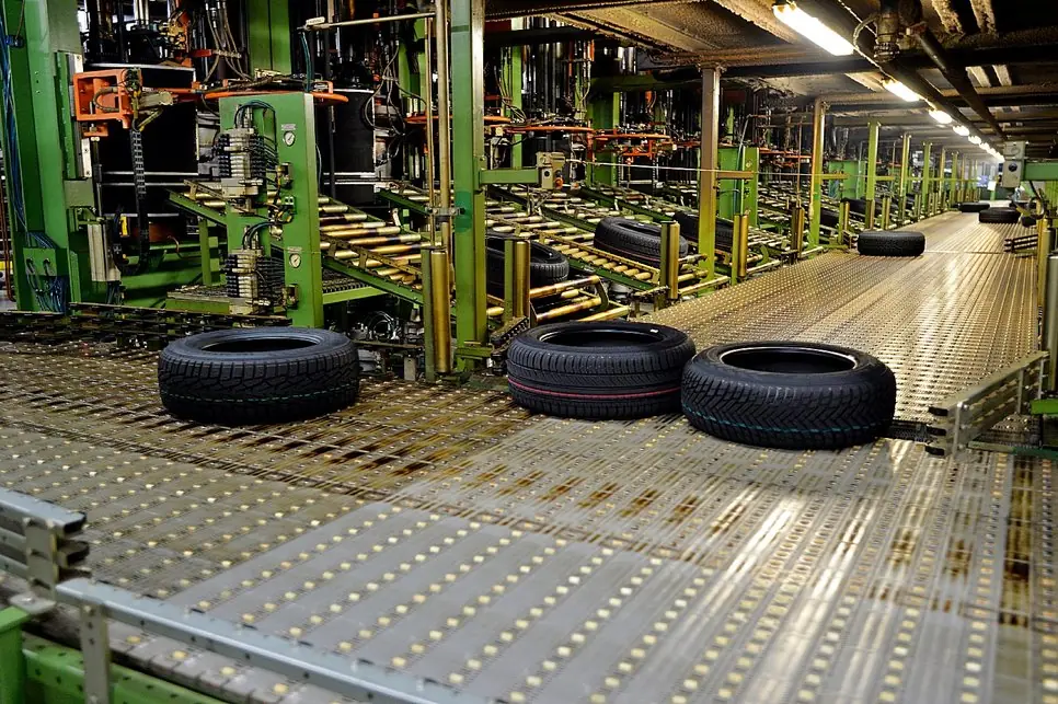 Для того щоб гума не «пригоріла» і не залишилася сирої, ці параметри підбираються вкрай ретельно в фінському центрі розробки, а на заводі їх потрібно лише дотримуватися