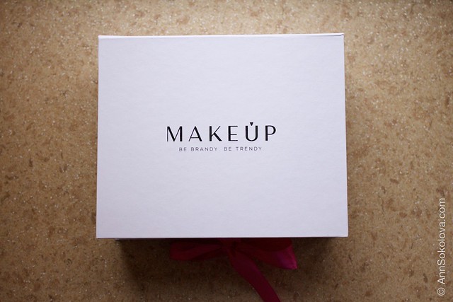 Виловила другу коробочку одного з найбільших і відомих магазинів косметики   makeup