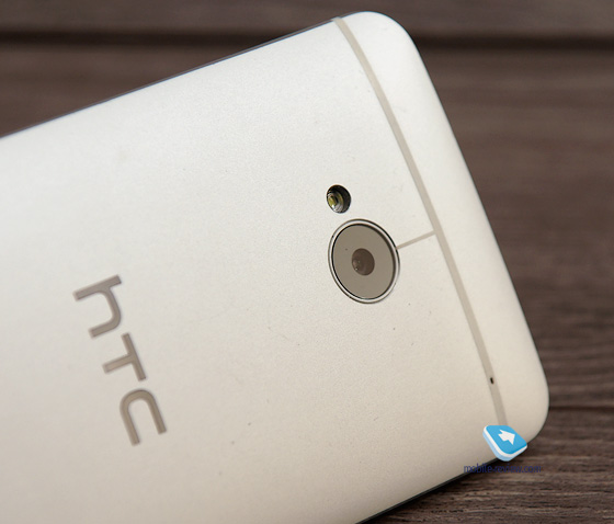 У смартфоні є LTE, є класні і гучні стереодинаміки і зручний інтерфейс HTC Sense
