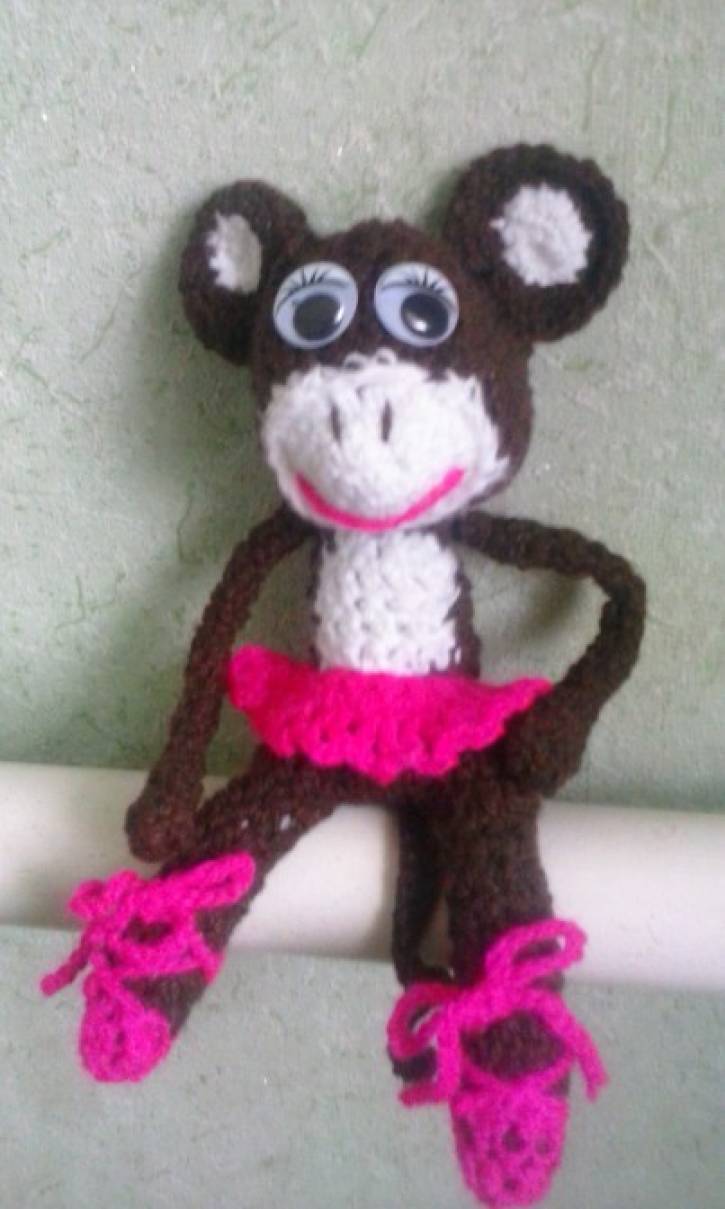 Майстер-клас: в'язана іграшка «Мавпочка-балерина»   З Новим роком, дітвора