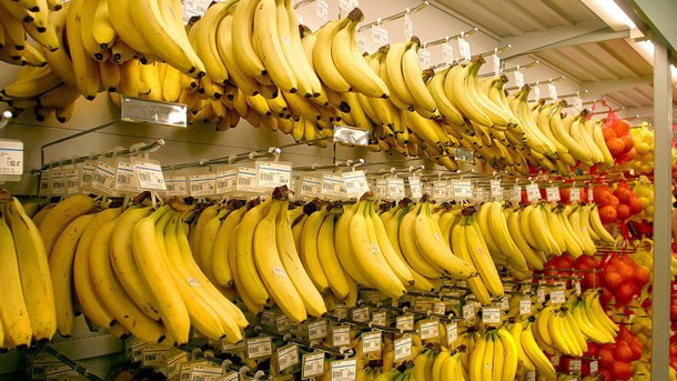 5 січня 2018, 18:51 Переглядів:   Фото: Олександр Яремчук   Україна в 2017 році збільшила імпорт бананів на 24% в порівнянні з 2016 роком - до 238,305 тис