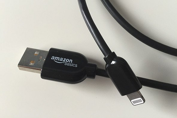 Кабель AmazonBasics Lightning to USB