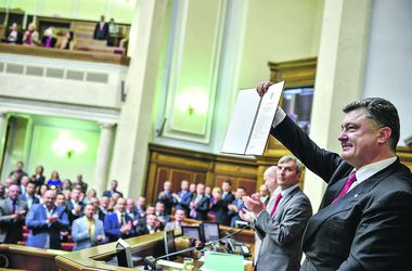 17 вересня 2014 року, 7:18 Переглядів:   Порошенко підписав Угоду в сесійній залі відразу після голосування
