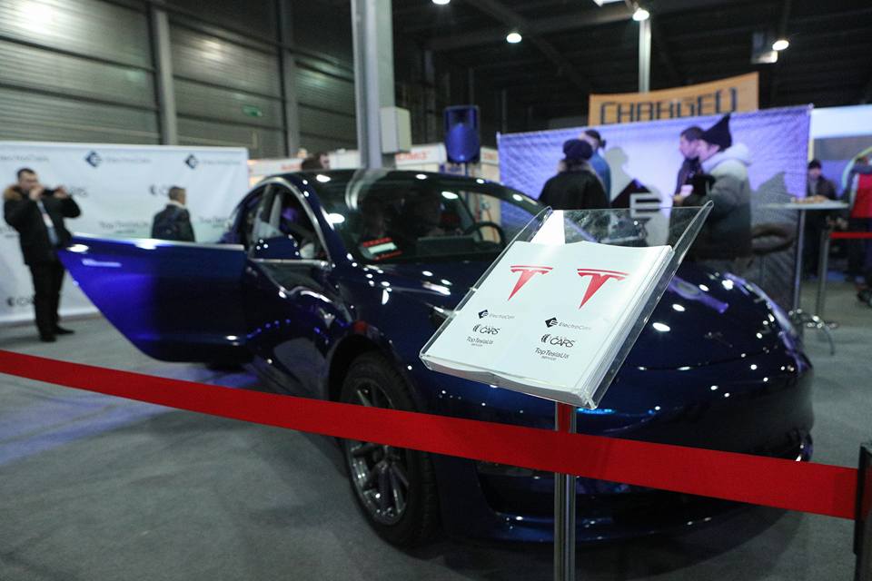 Презентація нового електромобіля компанії Tesla Ілона Маска проходить 2-3 березня в рамках виставки Plug-In Ukraine в виставковому центрі «КиївЕкспоПлаза»