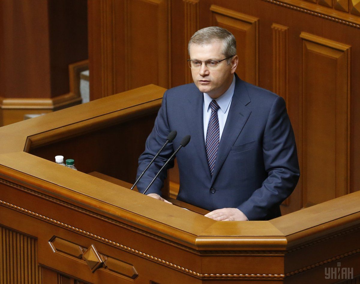 Відповідне подання з трибуни Верховної Ради представляє генпрокурор Юрій Луценко
