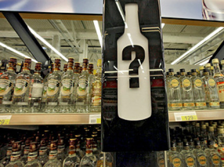 Дешева горілка тіснить на прилавках популярні бренди вартістю від 120 до 150 рублів за пляшку